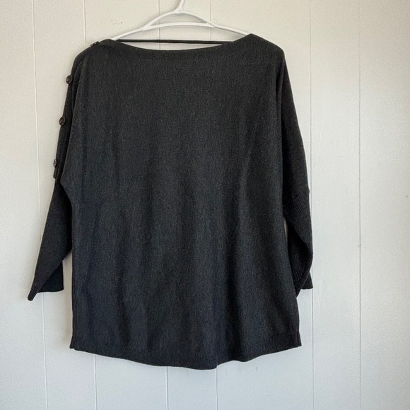 Cable & Gauge boat neck 3/4 sleeve pullover sweater with button detail on sleeve - Picture 3 of 10
